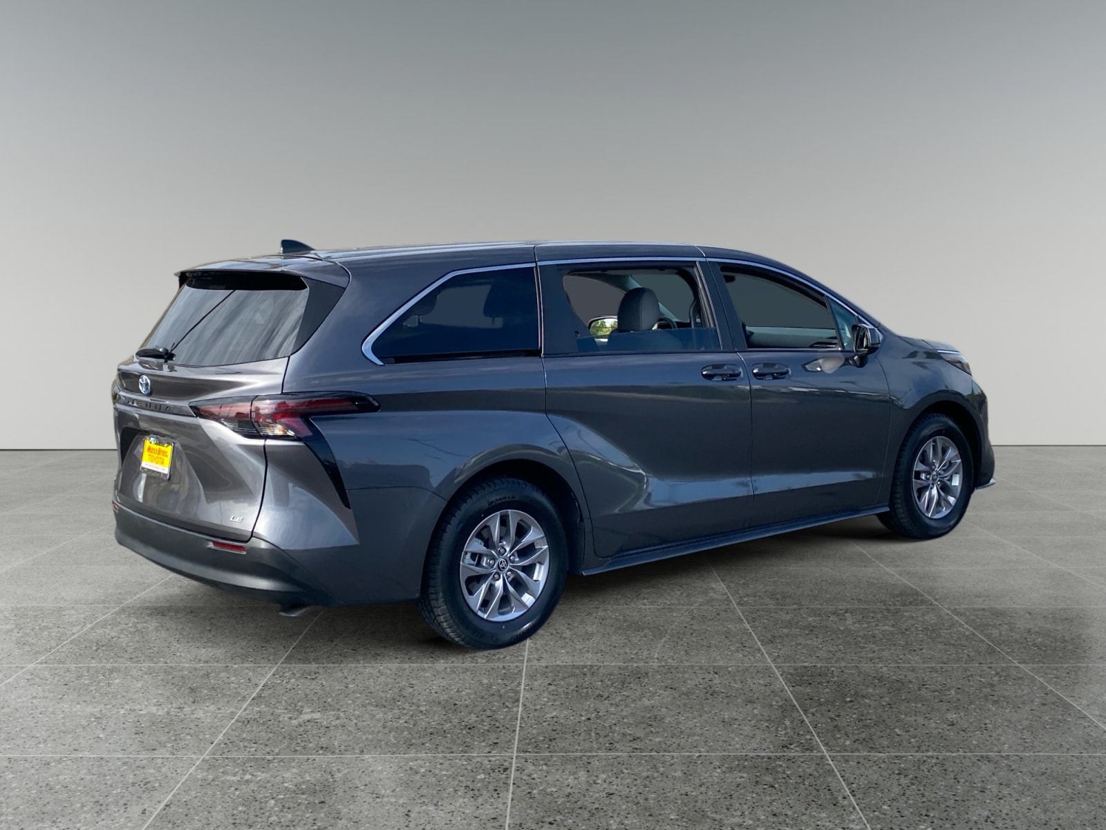 2025 Toyota Sienna LE - Photo 5