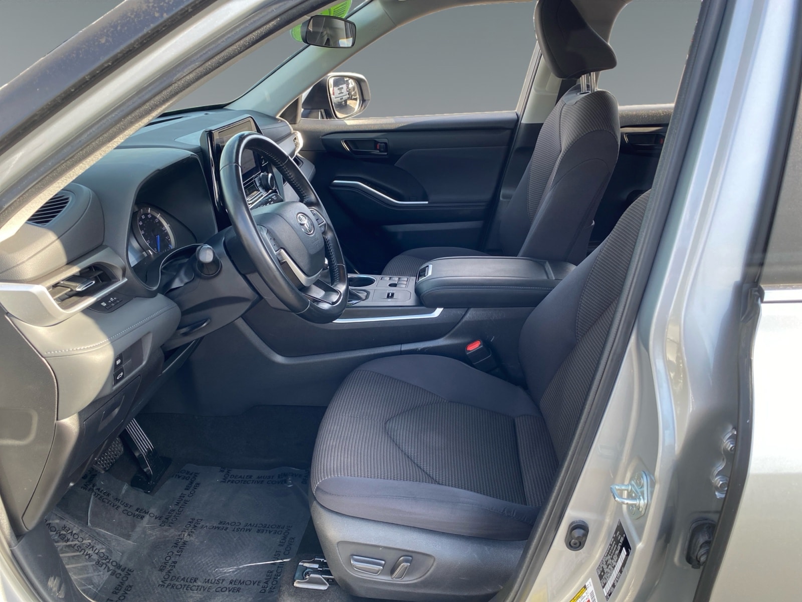 2023 Toyota Highlander LE - Photo 9