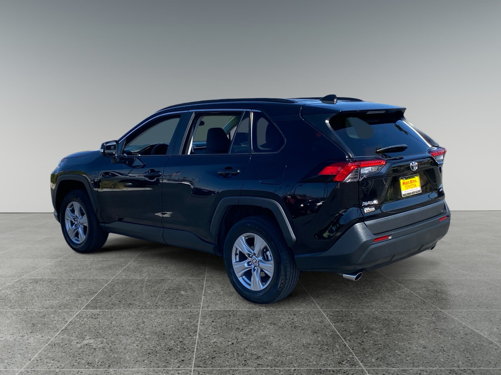 2025 Toyota RAV4 XLE - Photo 3