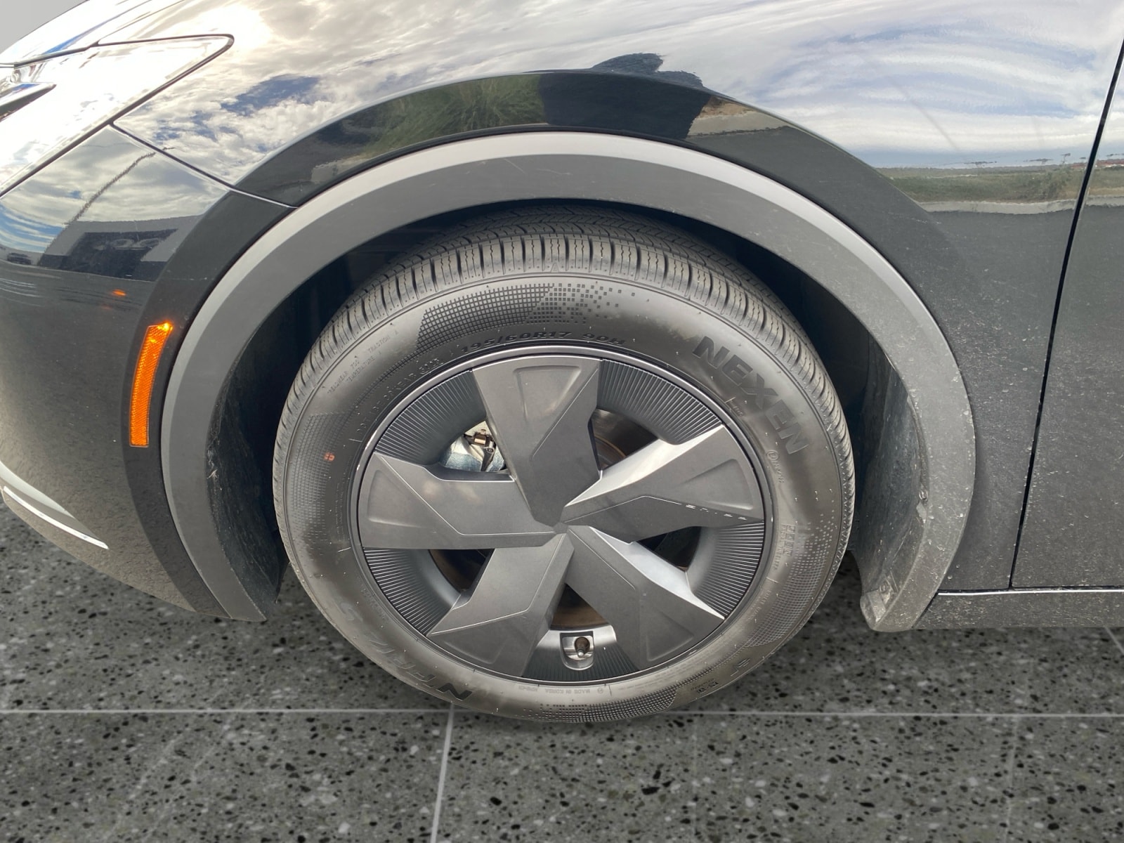 2025 Toyota Prius LE - Photo 14