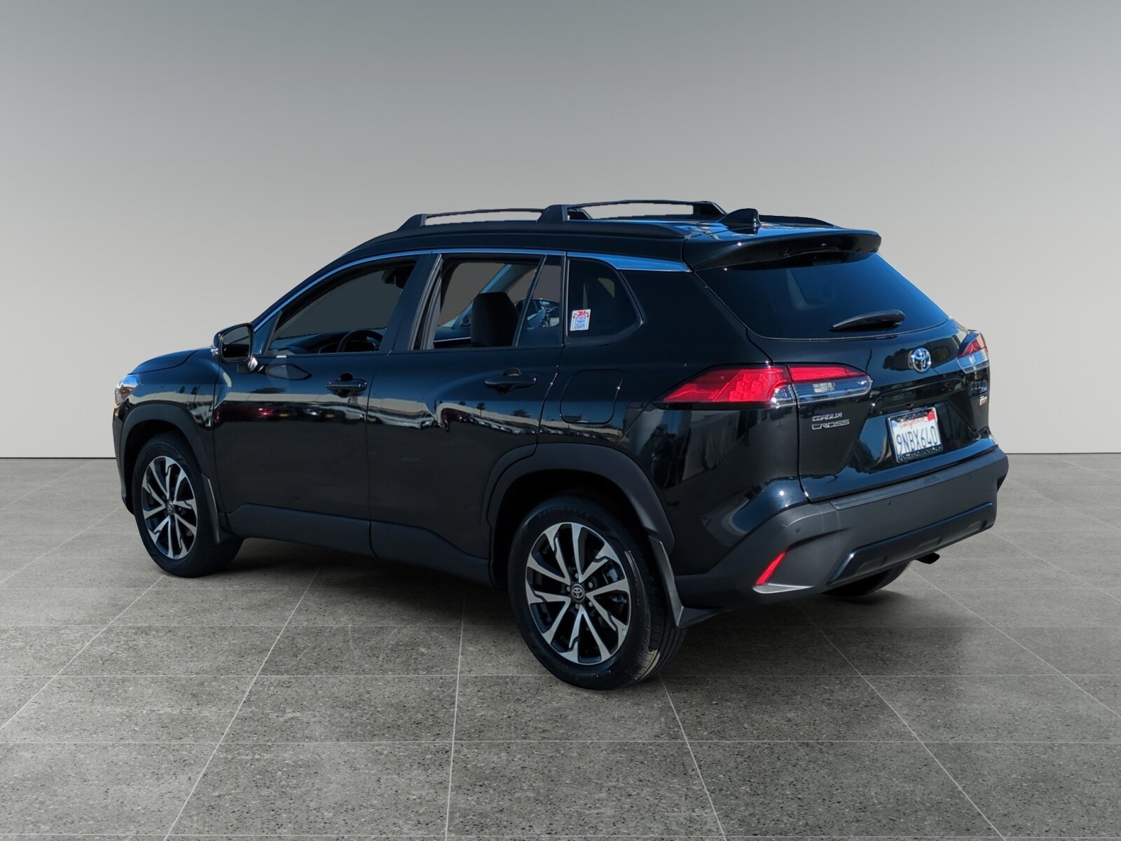 2024 Toyota Corolla Cross XLE photo 3