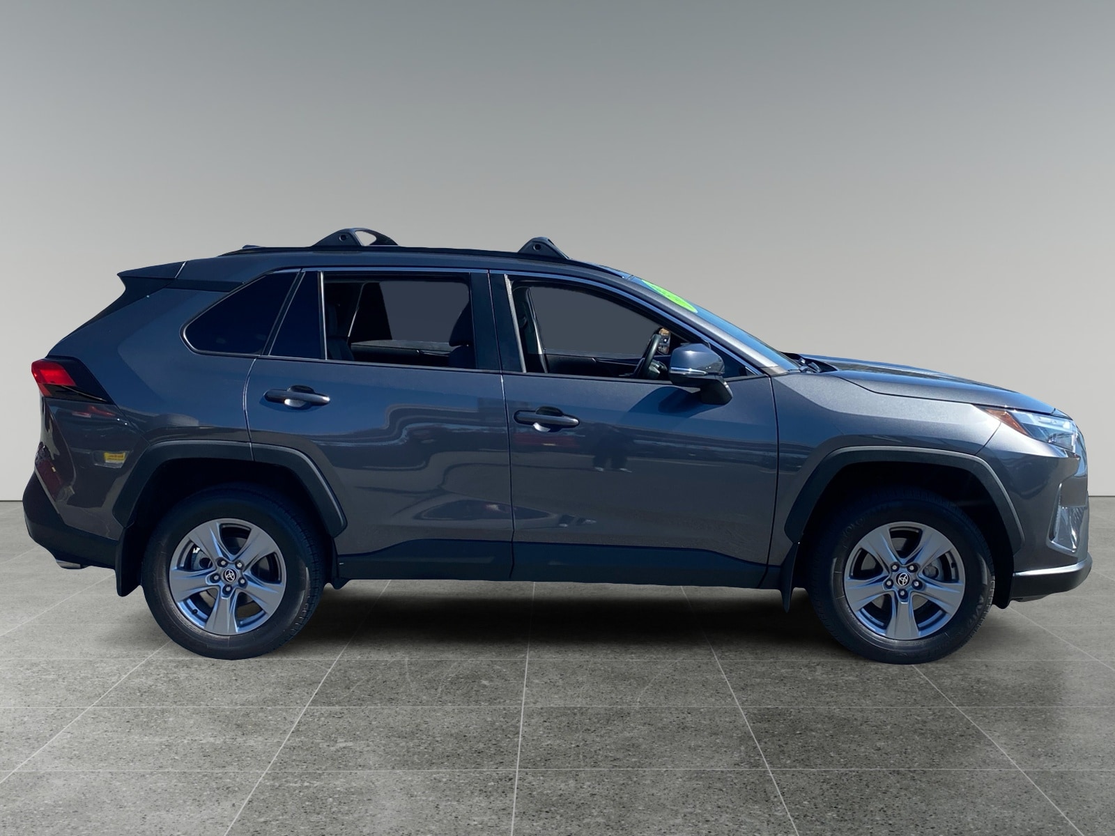 2022 Toyota RAV4 XLE - Photo 6