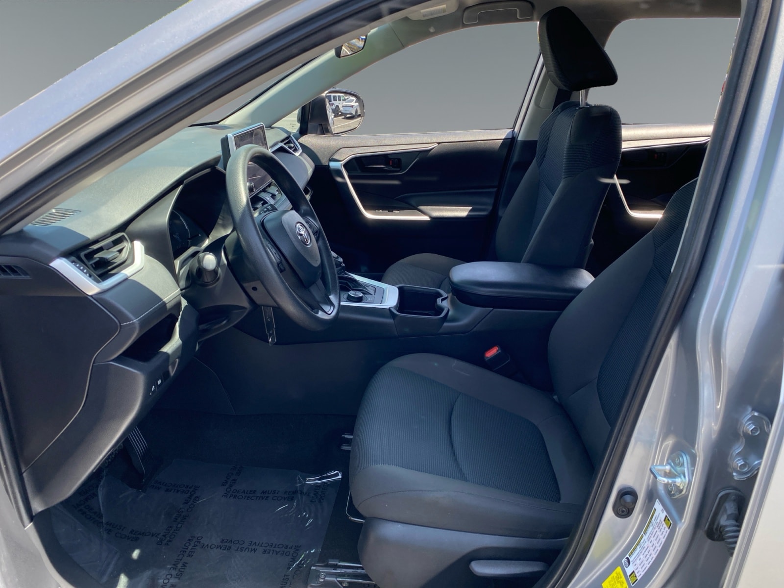 2023 Toyota RAV4 LE - Photo 9