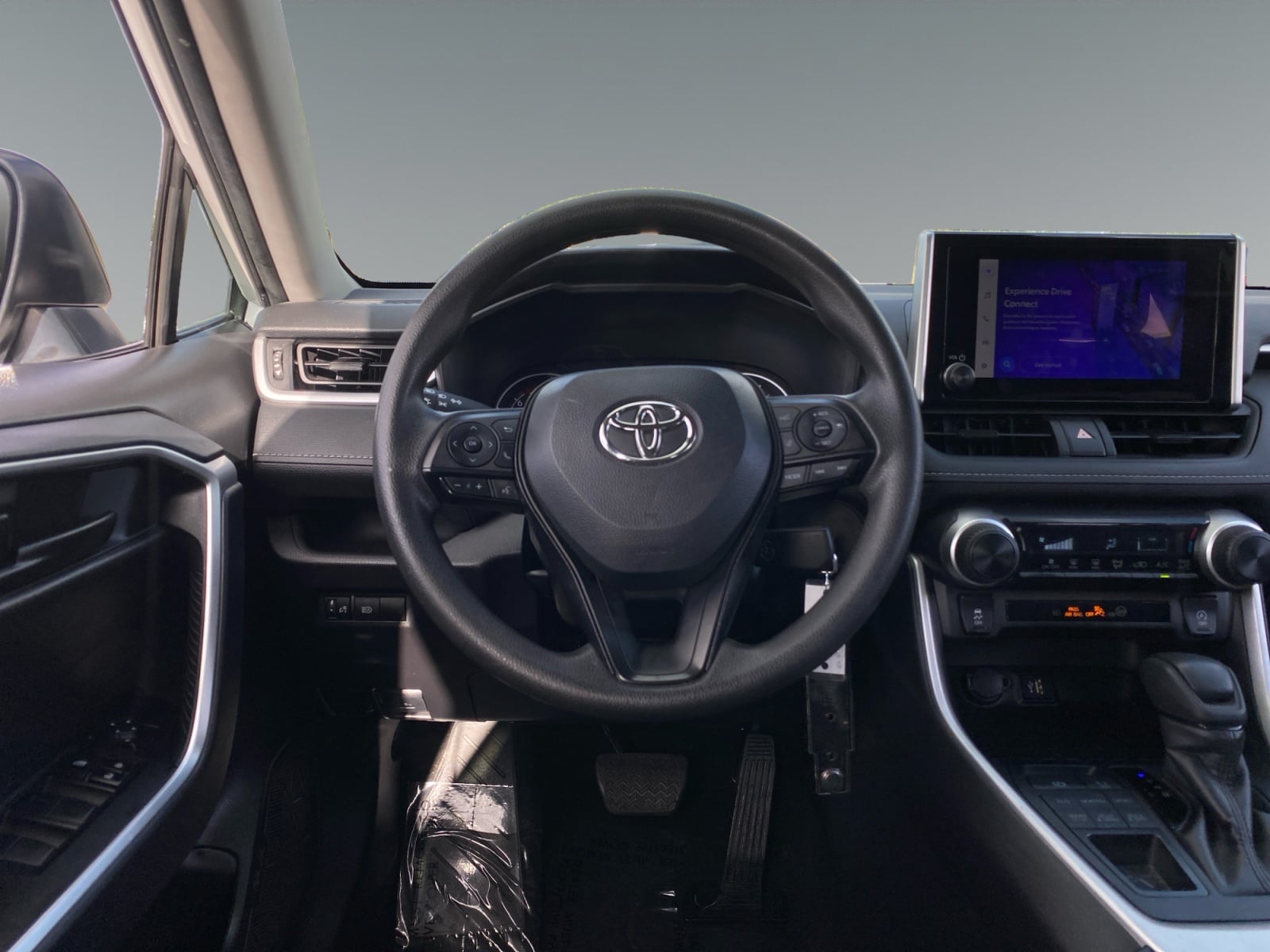 2025 Toyota RAV4 LE - Photo 12