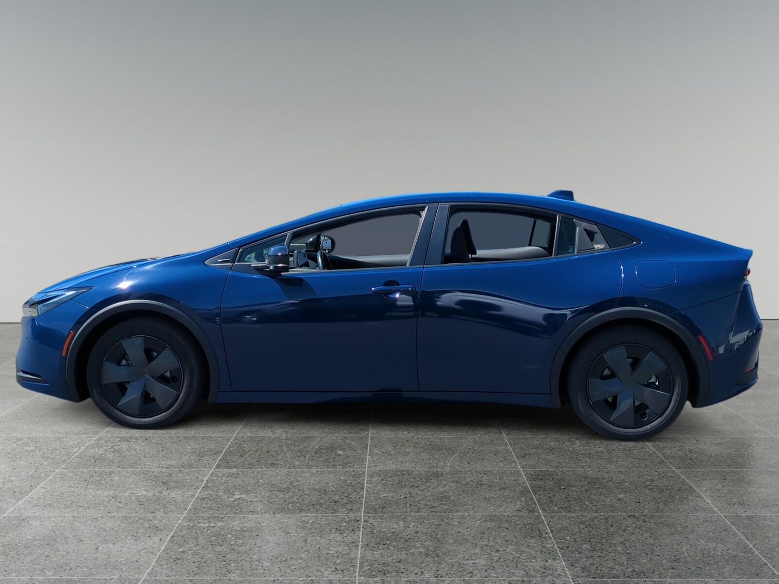2023 Toyota Prius LE photo 2