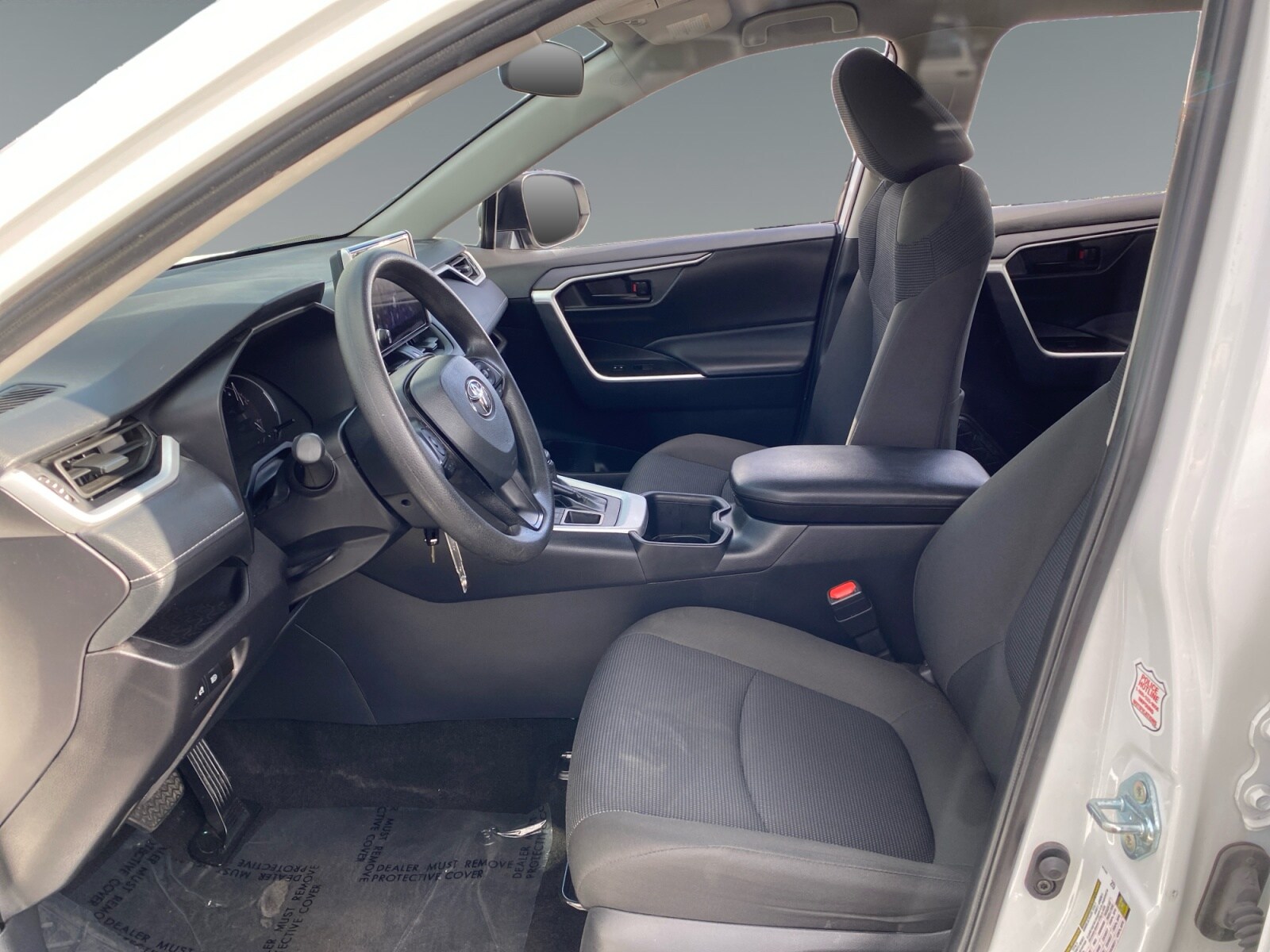 2025 Toyota RAV4 LE - Photo 9