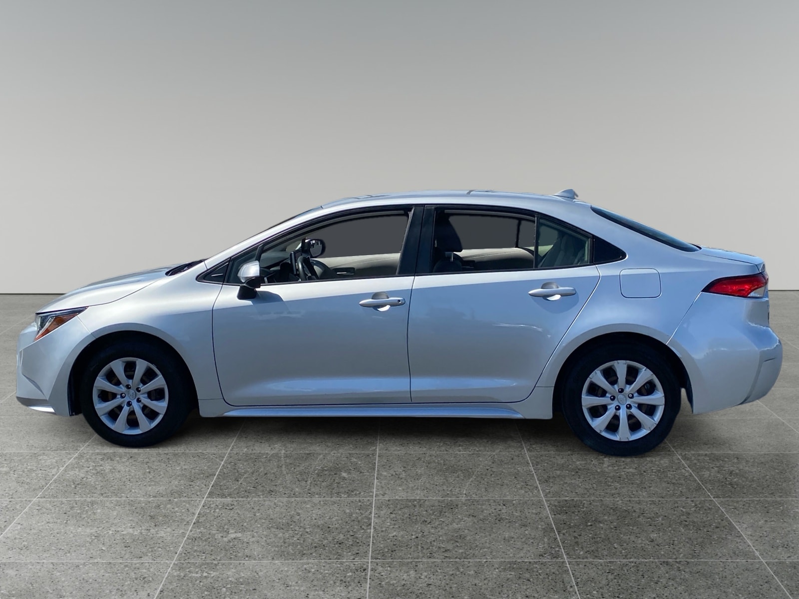 2021 Toyota Corolla LE photo 2