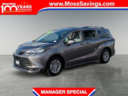 2022 Toyota Sienna LE Van Passenger Van
