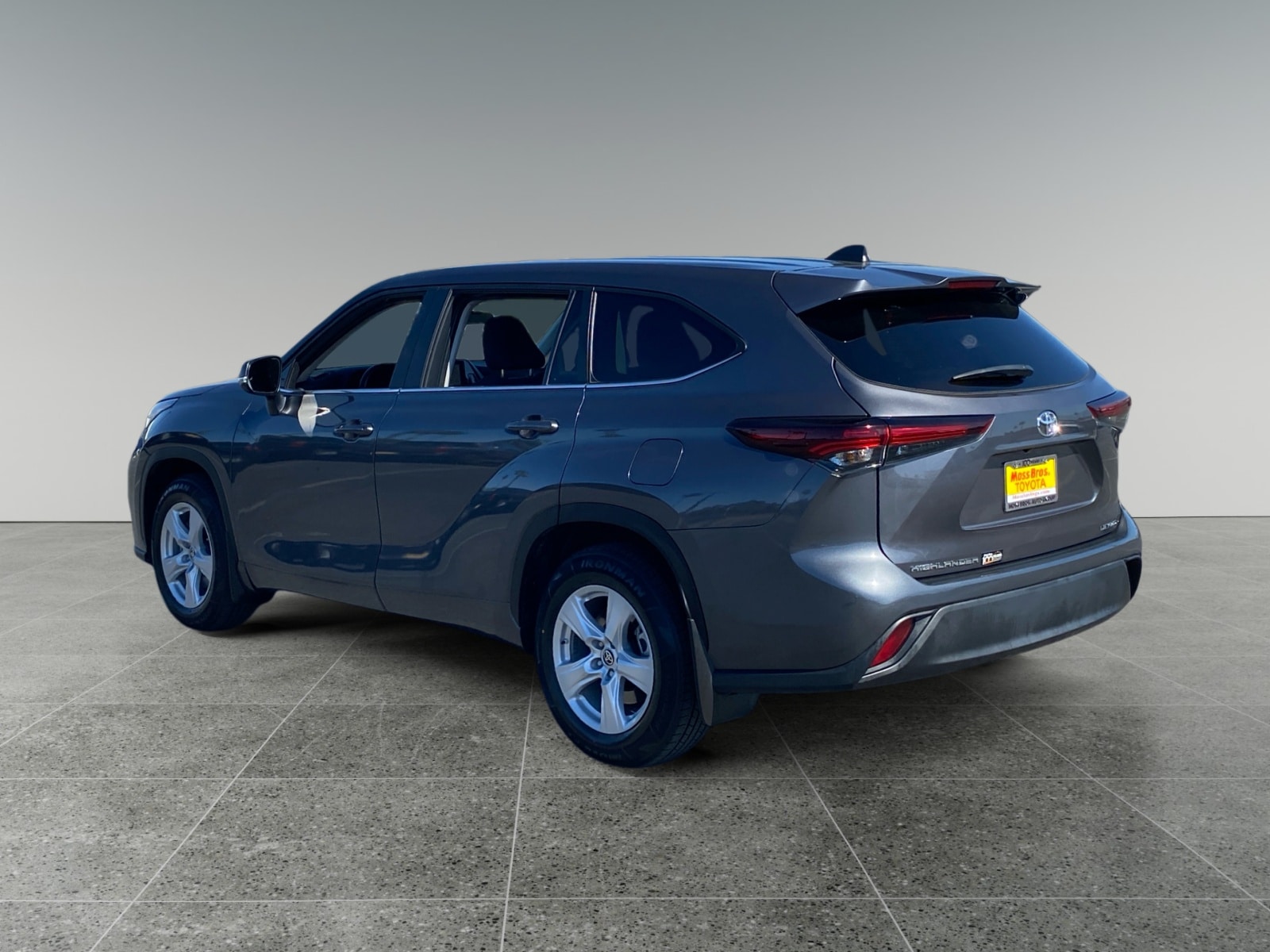 2024 Toyota Highlander LE photo 3