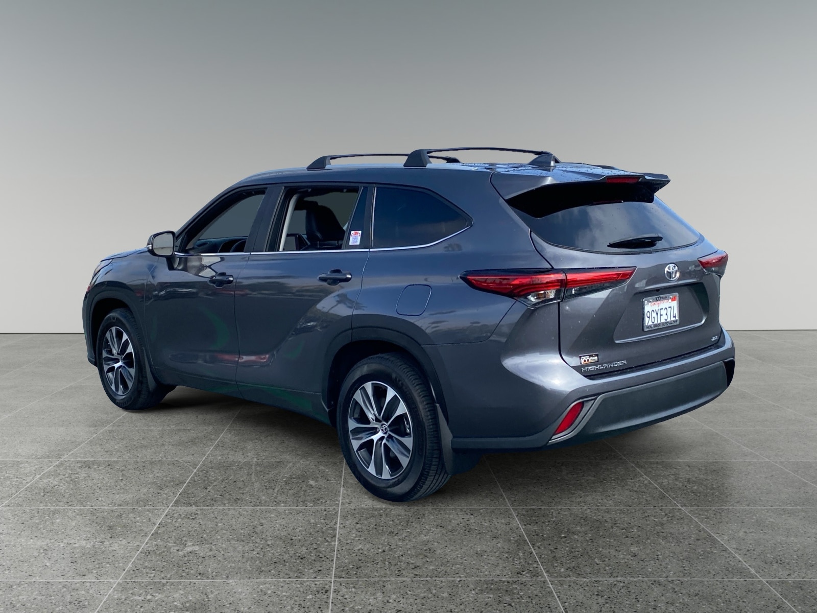 2023 Toyota Highlander XLE photo 3