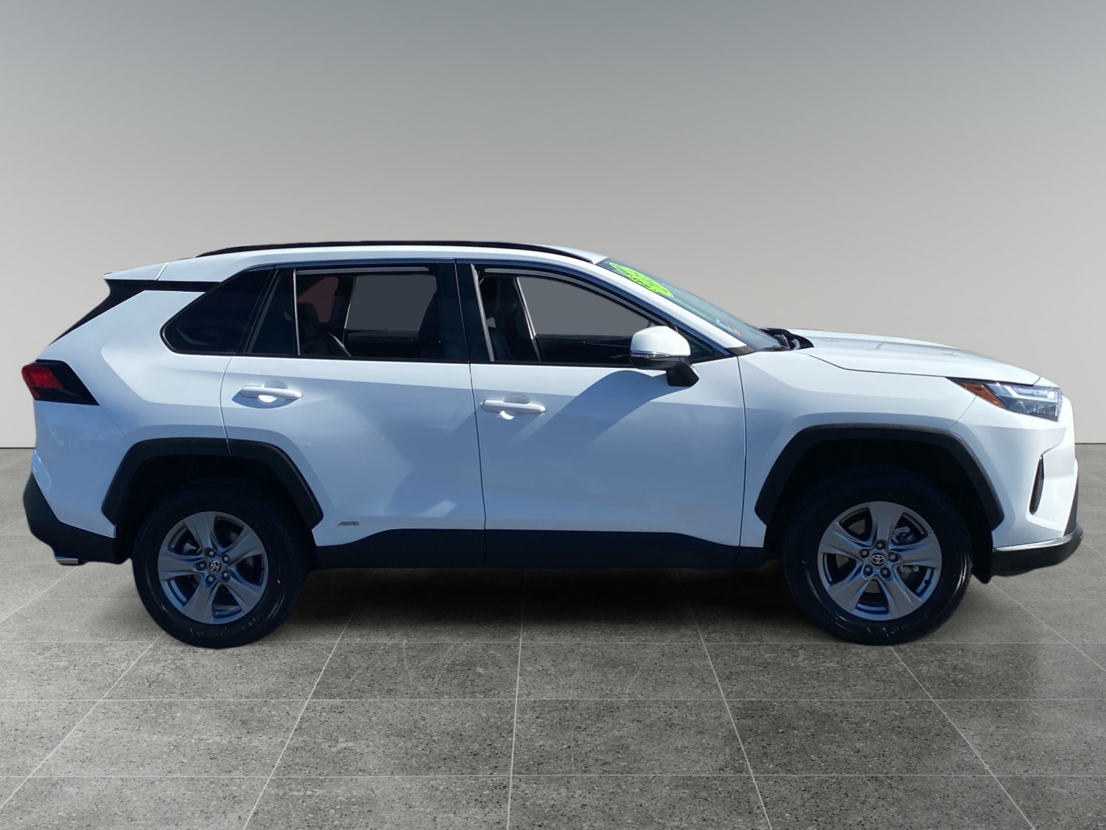 2025 Toyota RAV4 Hybrid XLE photo 6