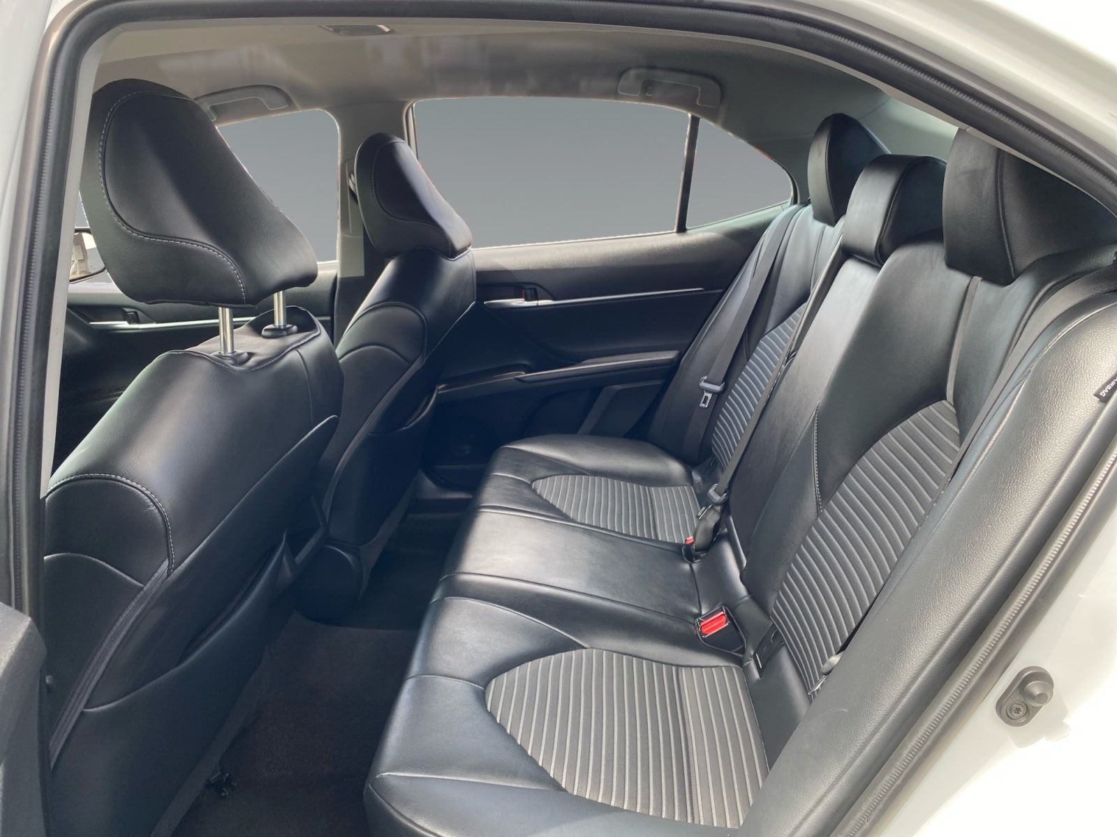 2023 Toyota Camry SE - Photo 13