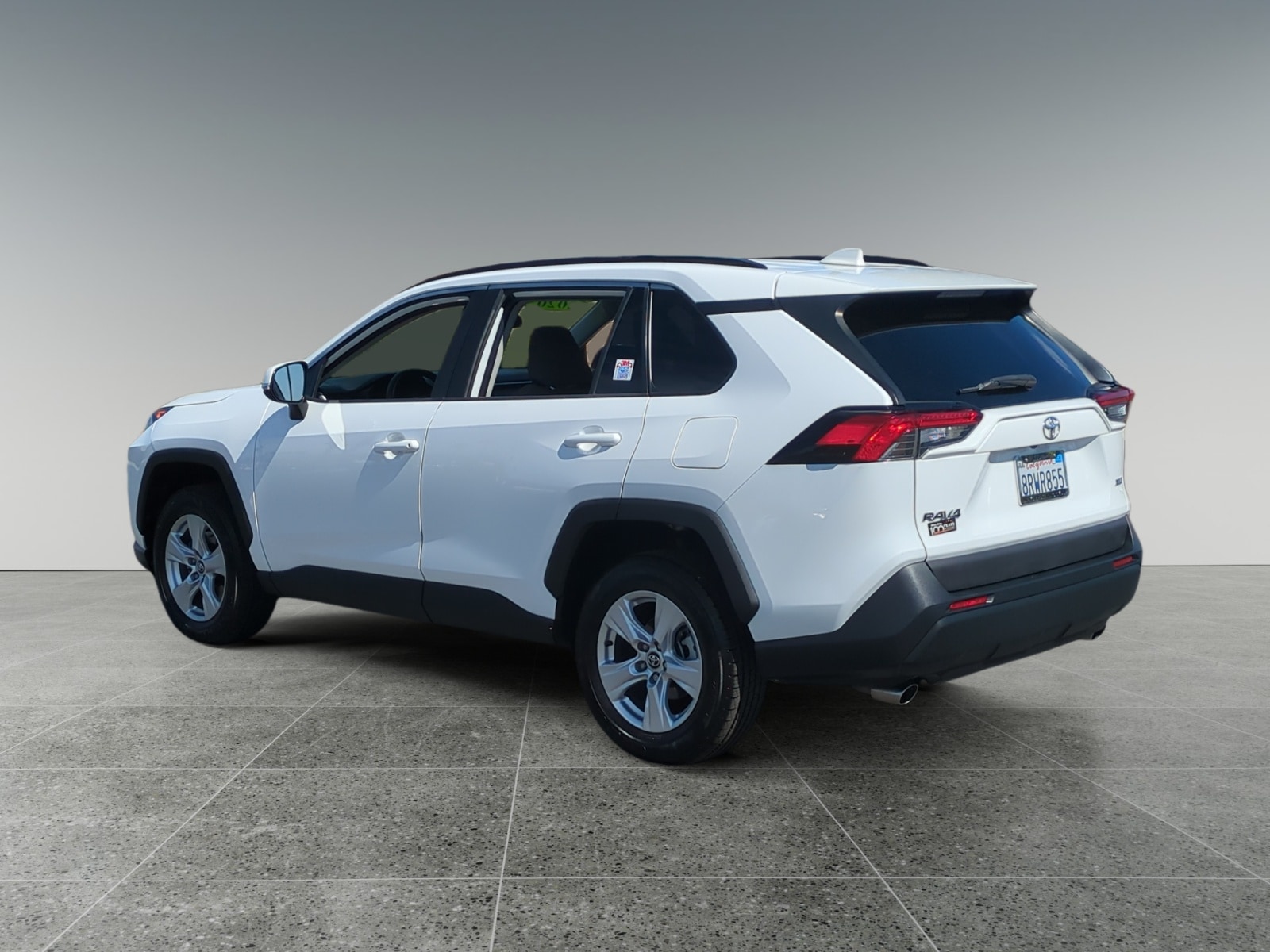 2020 Toyota RAV4 XLE photo 3