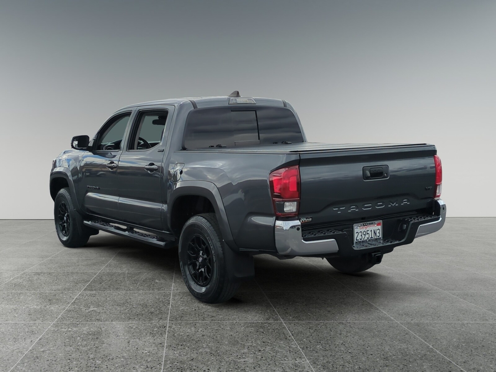 2022 Toyota Tacoma SR5 Double Cab photo 3