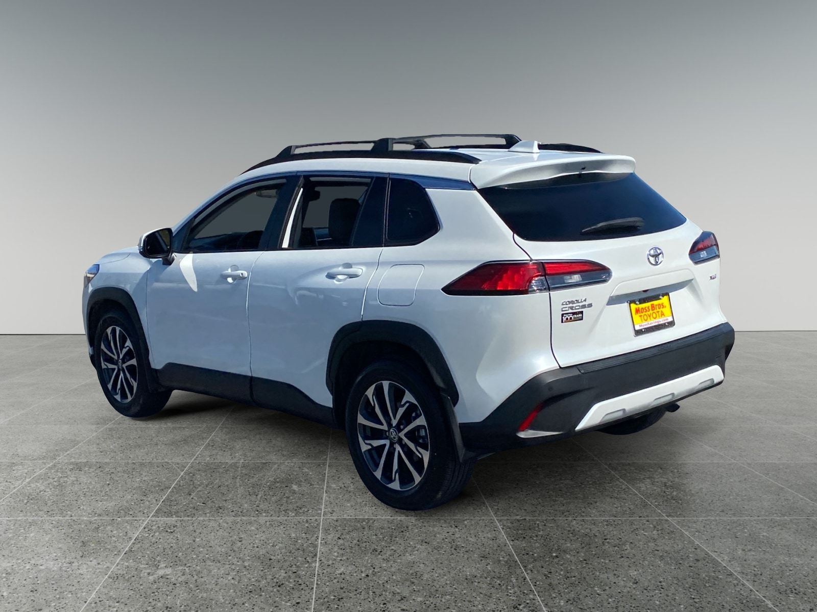 2024 Toyota Corolla Cross XLE photo 3