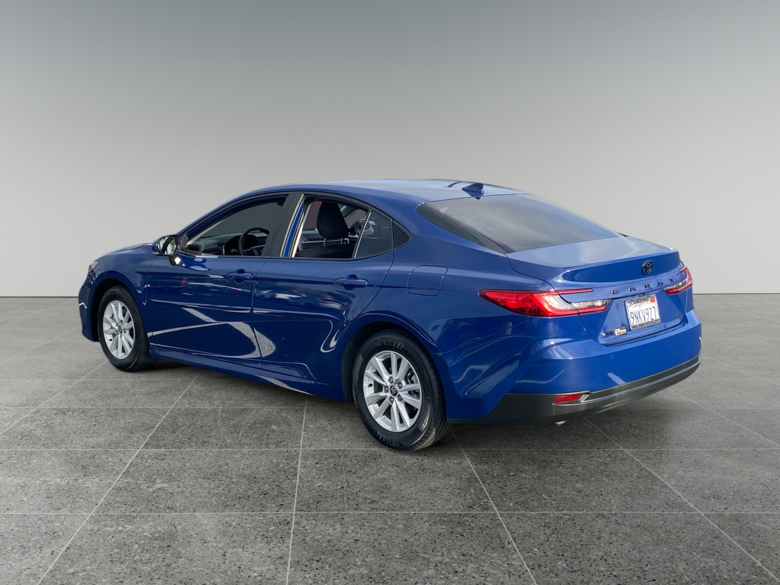 View vehicle photo 3