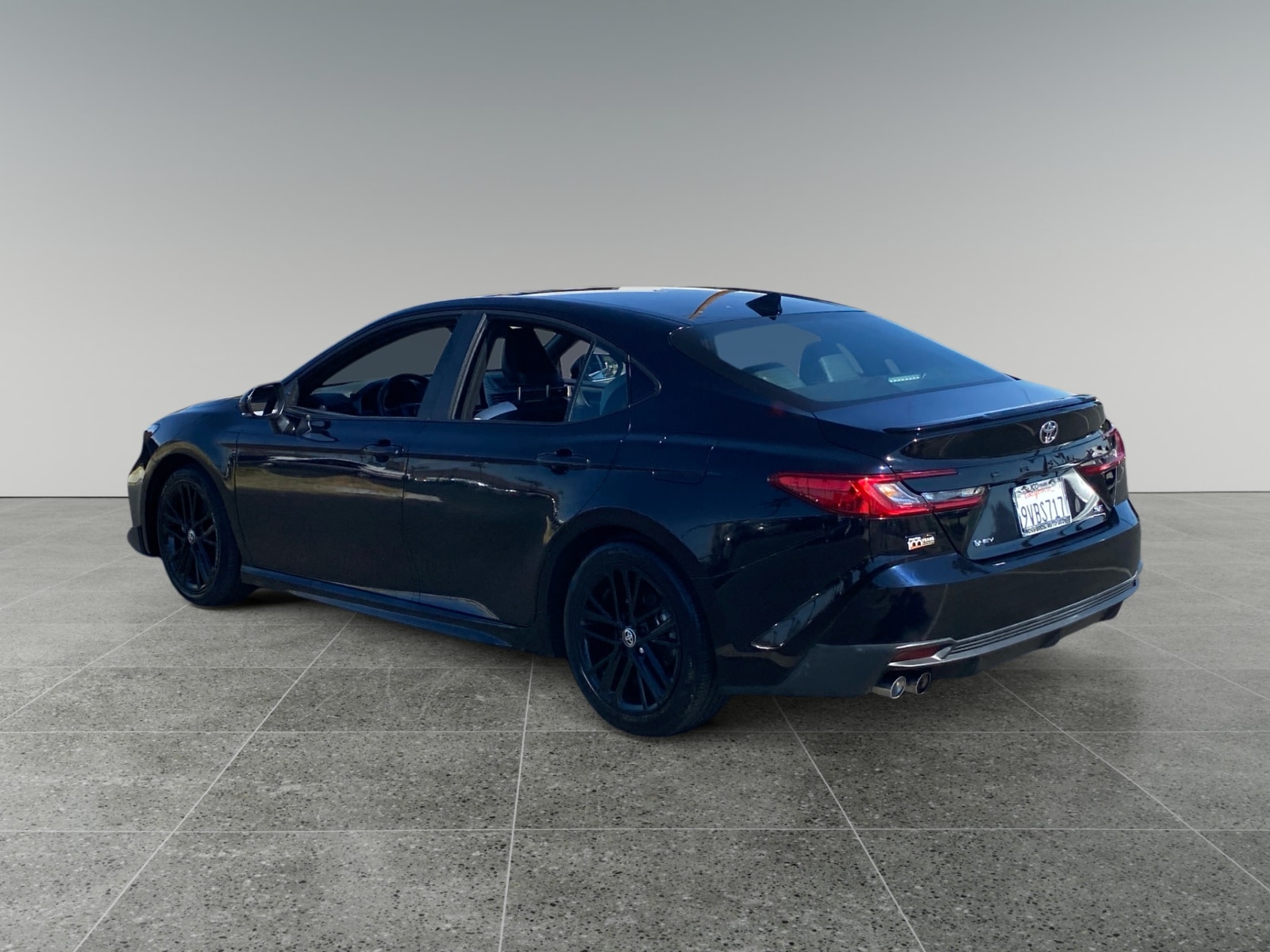 2026 Toyota Camry SE - Photo 3
