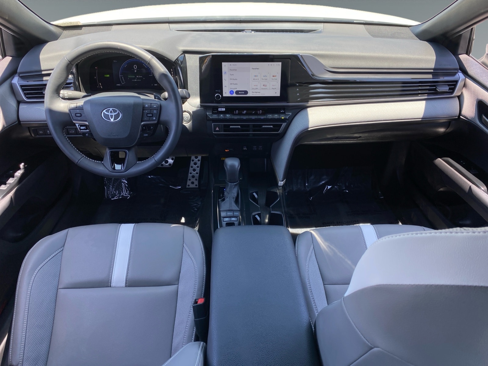 2026 Toyota Camry SE - Photo 10