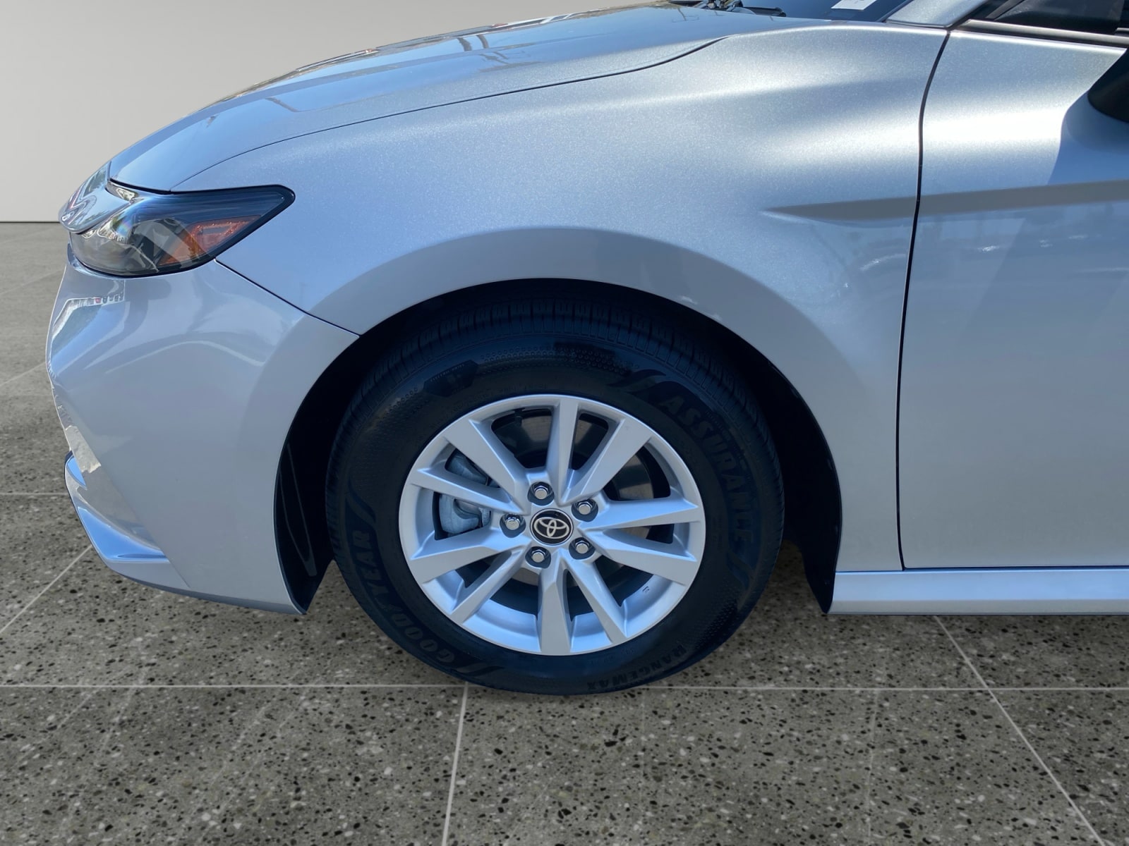 2025 Toyota Camry LE - Photo 14