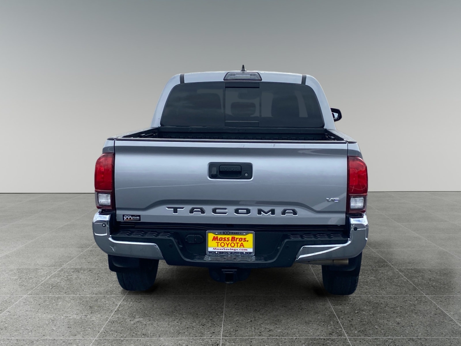 View vehicle photo 4