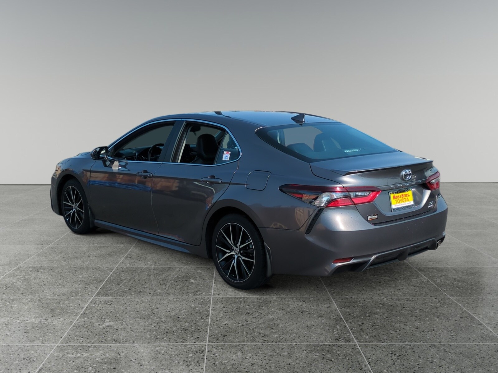 2023 Toyota Camry SE photo 3
