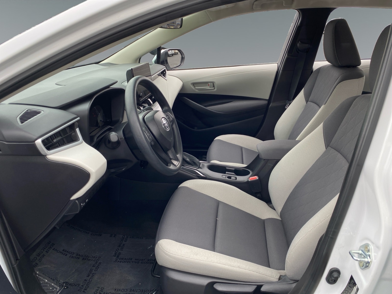 2026 Toyota Corolla LE - Photo 9