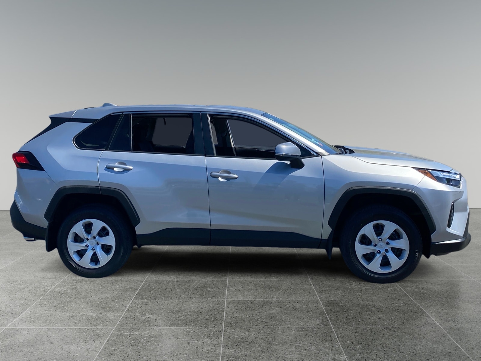 2024 Toyota RAV4 LE - Photo 6