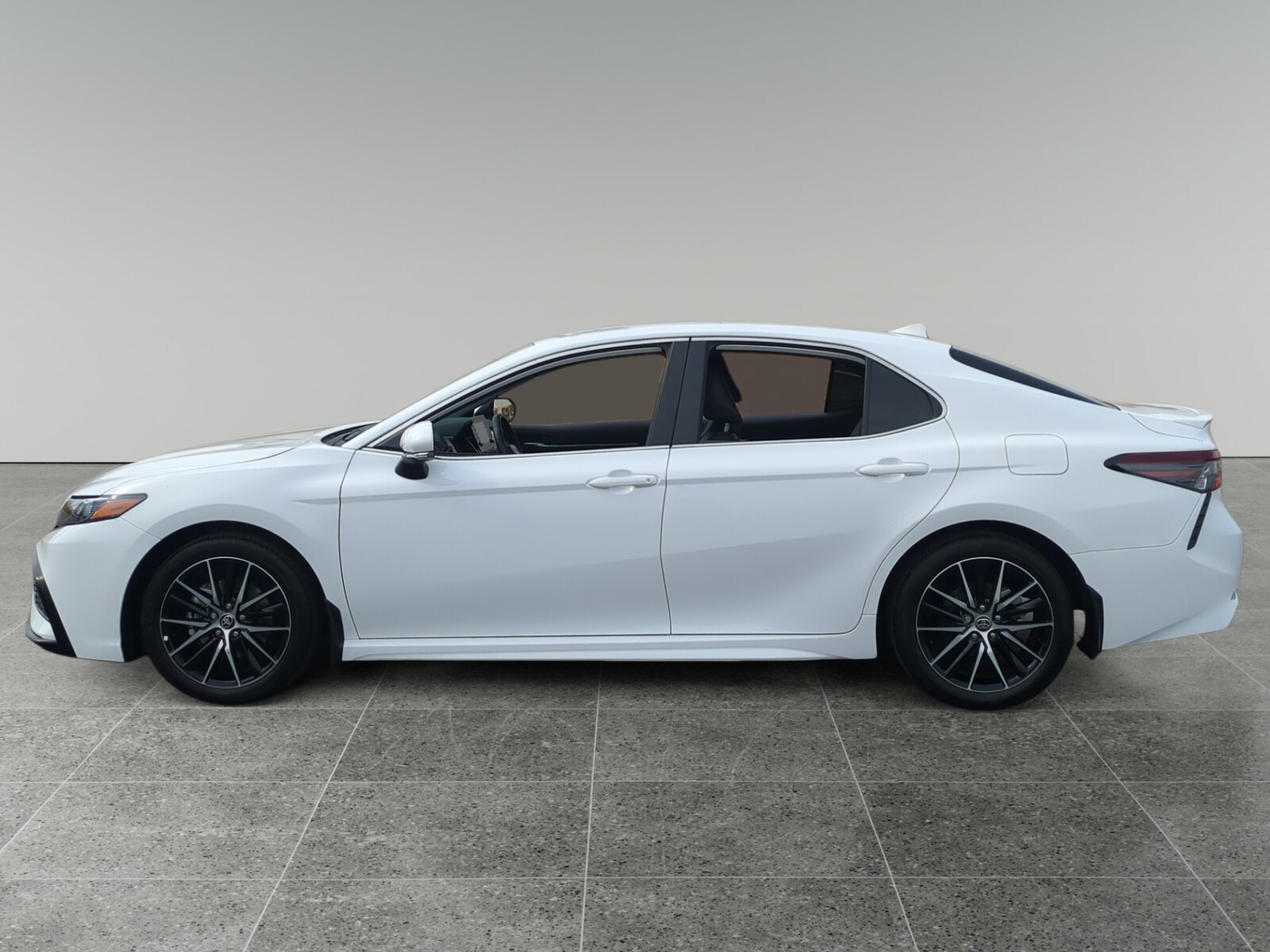 2024 Toyota Camry SE photo 2