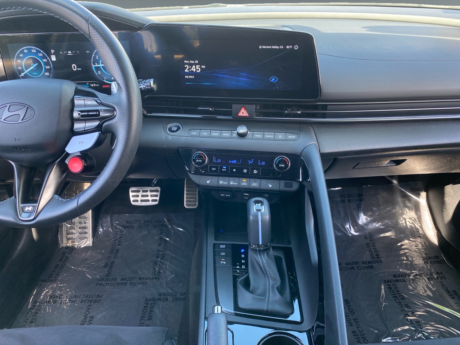 2025 Hyundai Elantra N - Photo 11