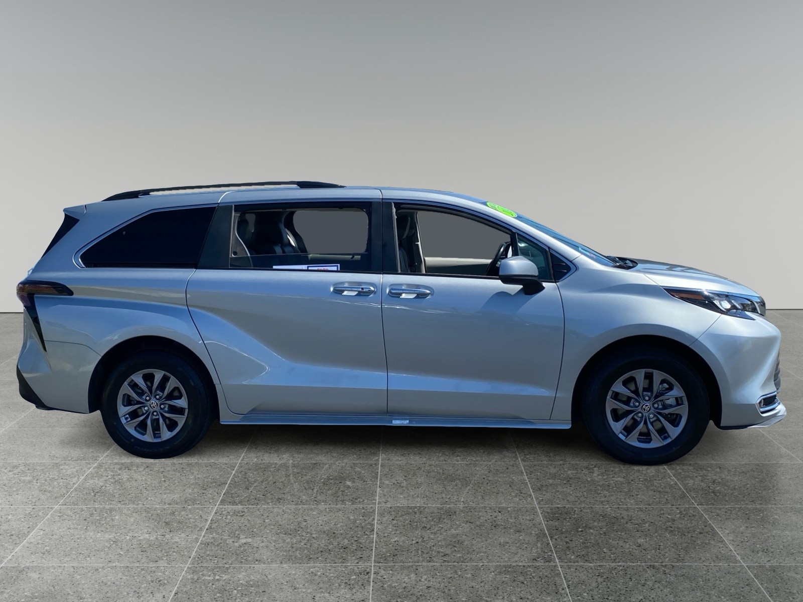 2024 Toyota Sienna XLE - Photo 6
