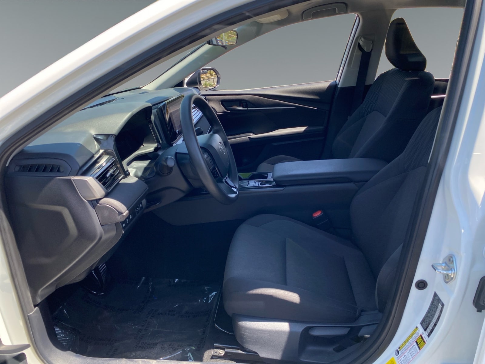 2025 Toyota Camry LE - Photo 9