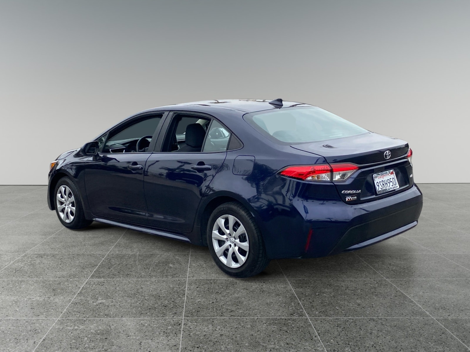 2021 Toyota Corolla LE photo 3