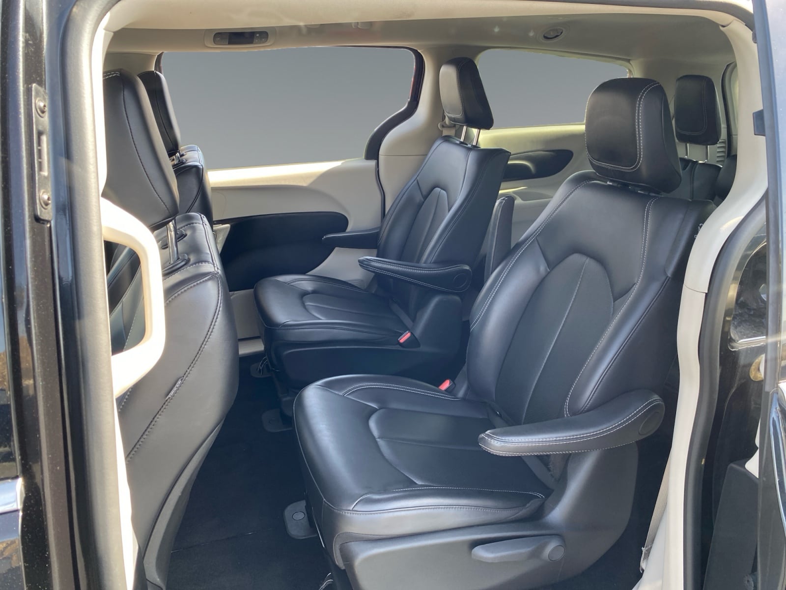 2024 Chrysler Pacifica PHEV Select - Photo 13