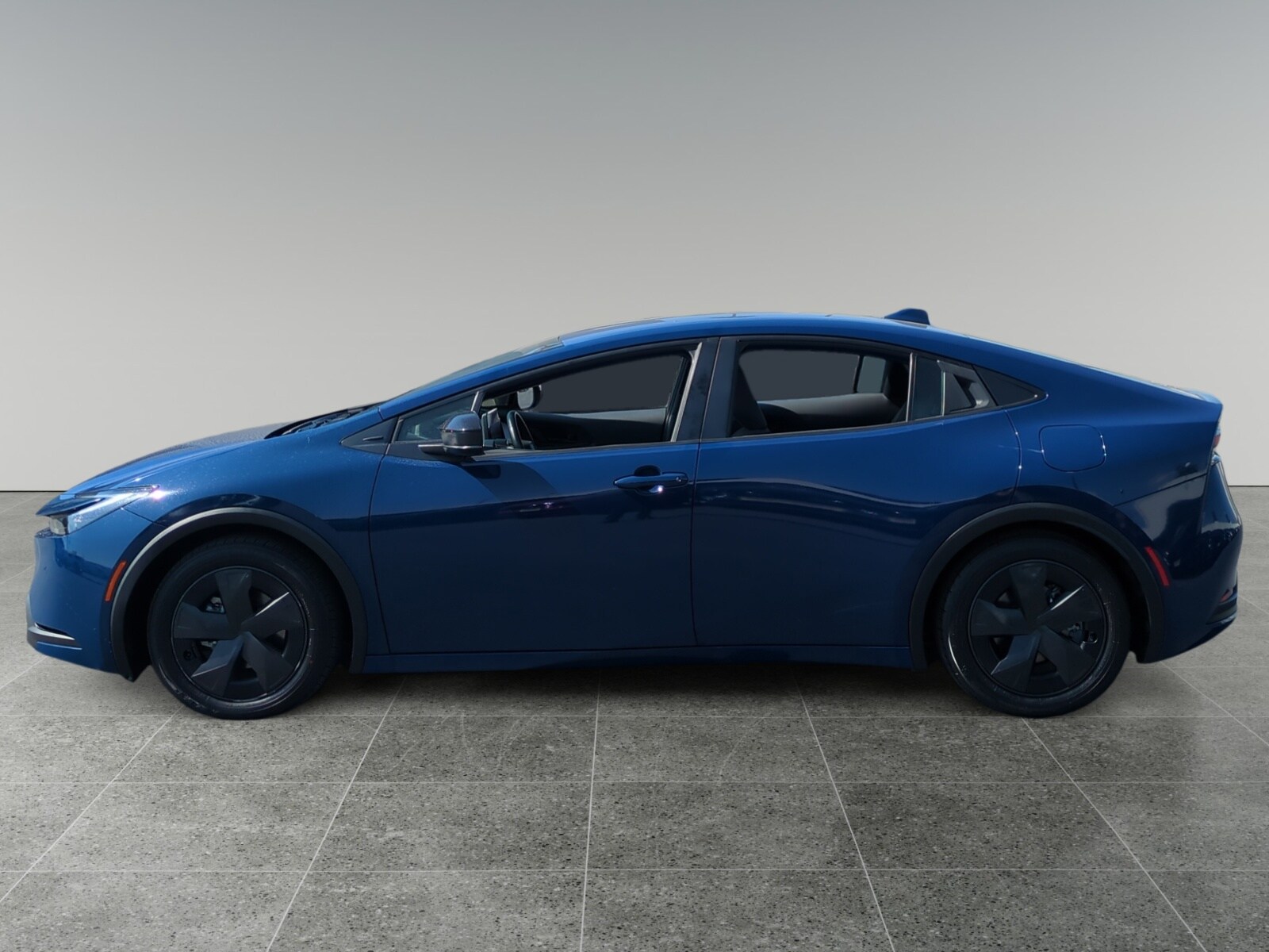 2023 Toyota Prius LE photo 2