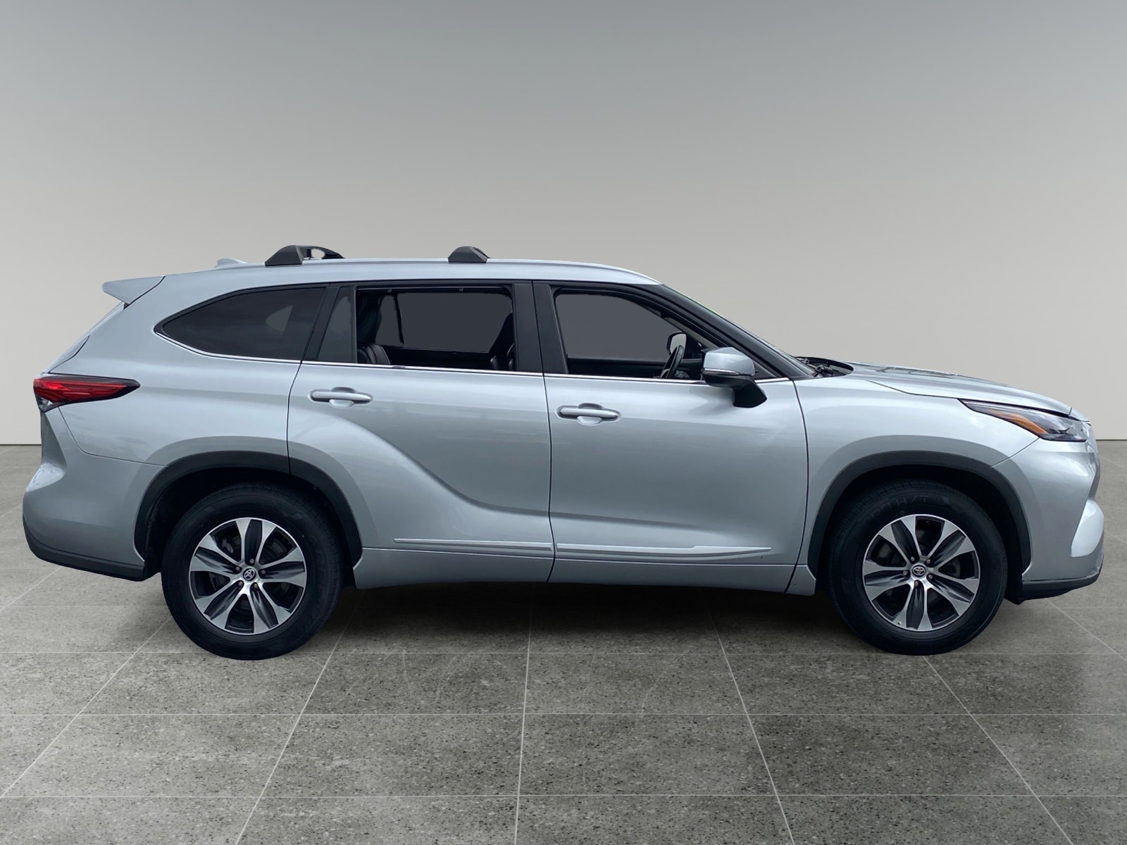 2023 Toyota Highlander XLE photo 6