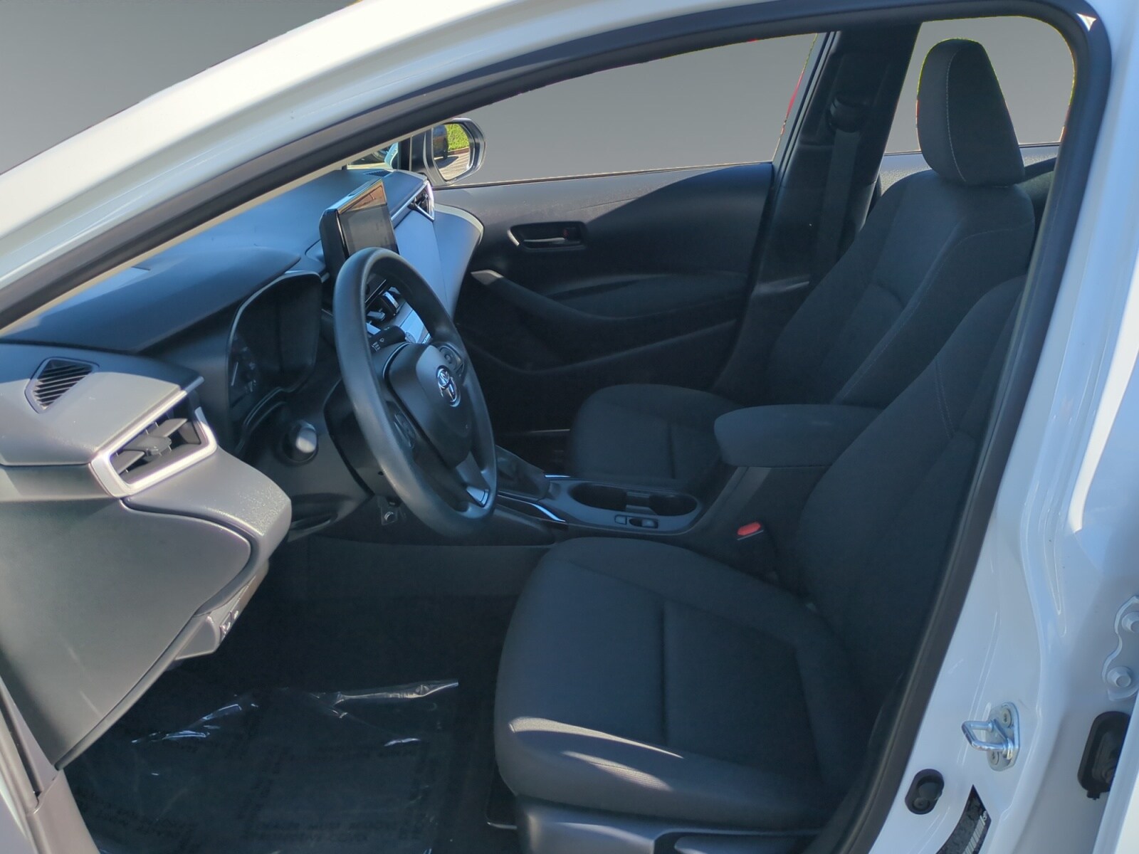 2025 Toyota Corolla LE photo 4