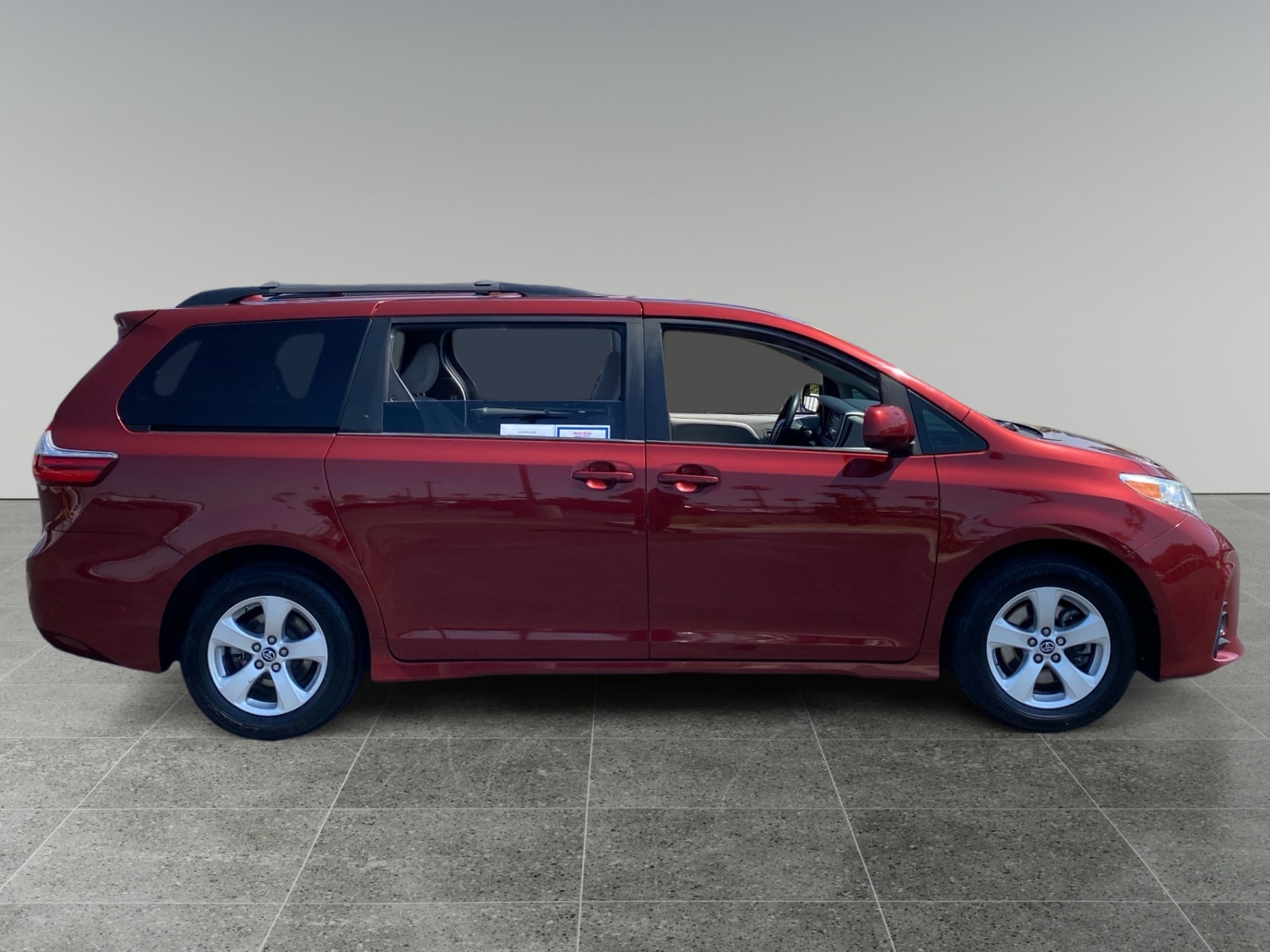 2020 Toyota Sienna LE - Photo 6