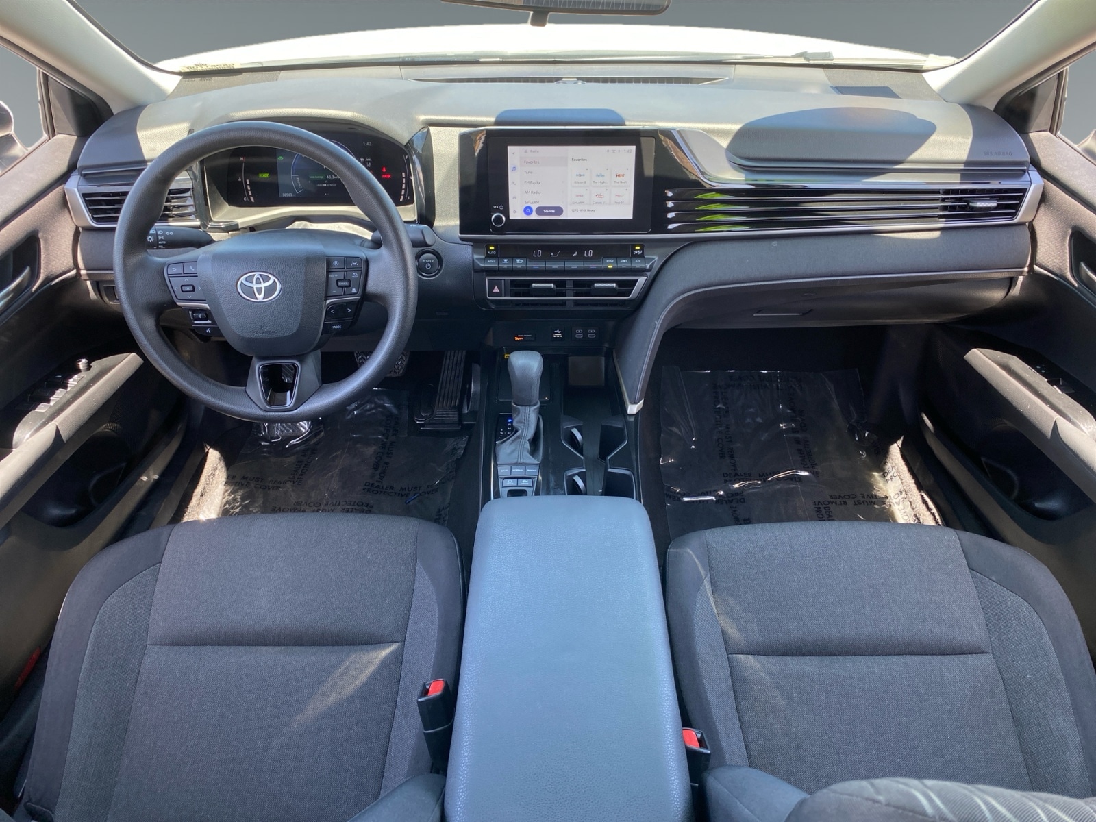 2025 Toyota Camry LE - Photo 10