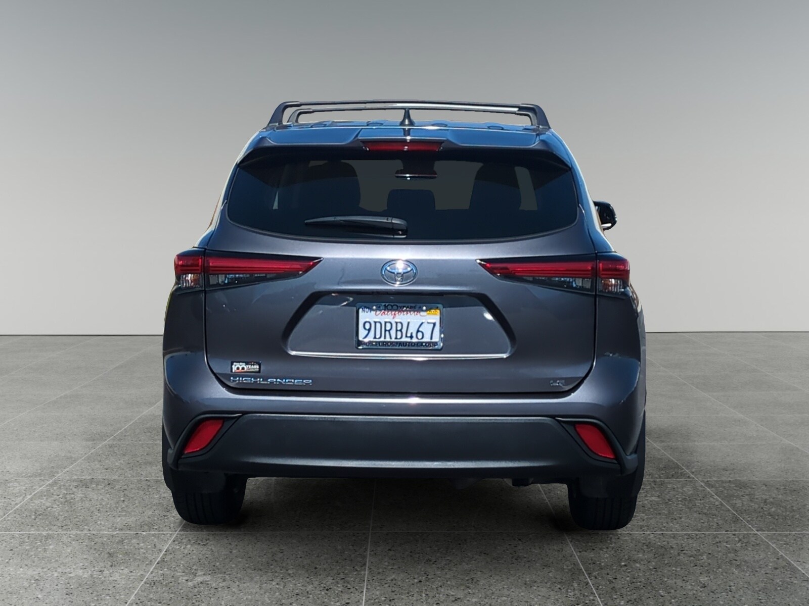 2022 Toyota Highlander LE photo 4