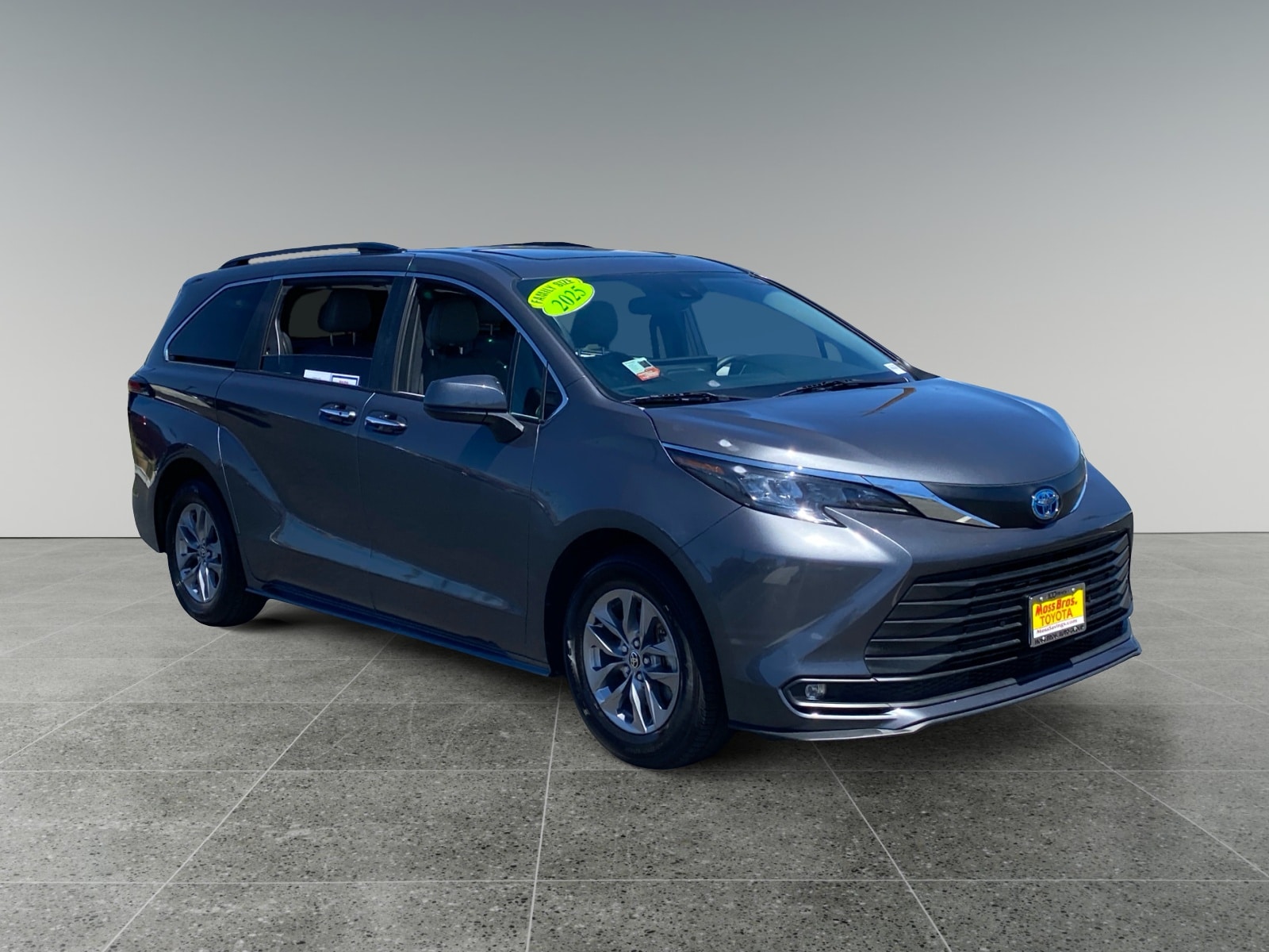 2025 Toyota Sienna XLE - Photo 7