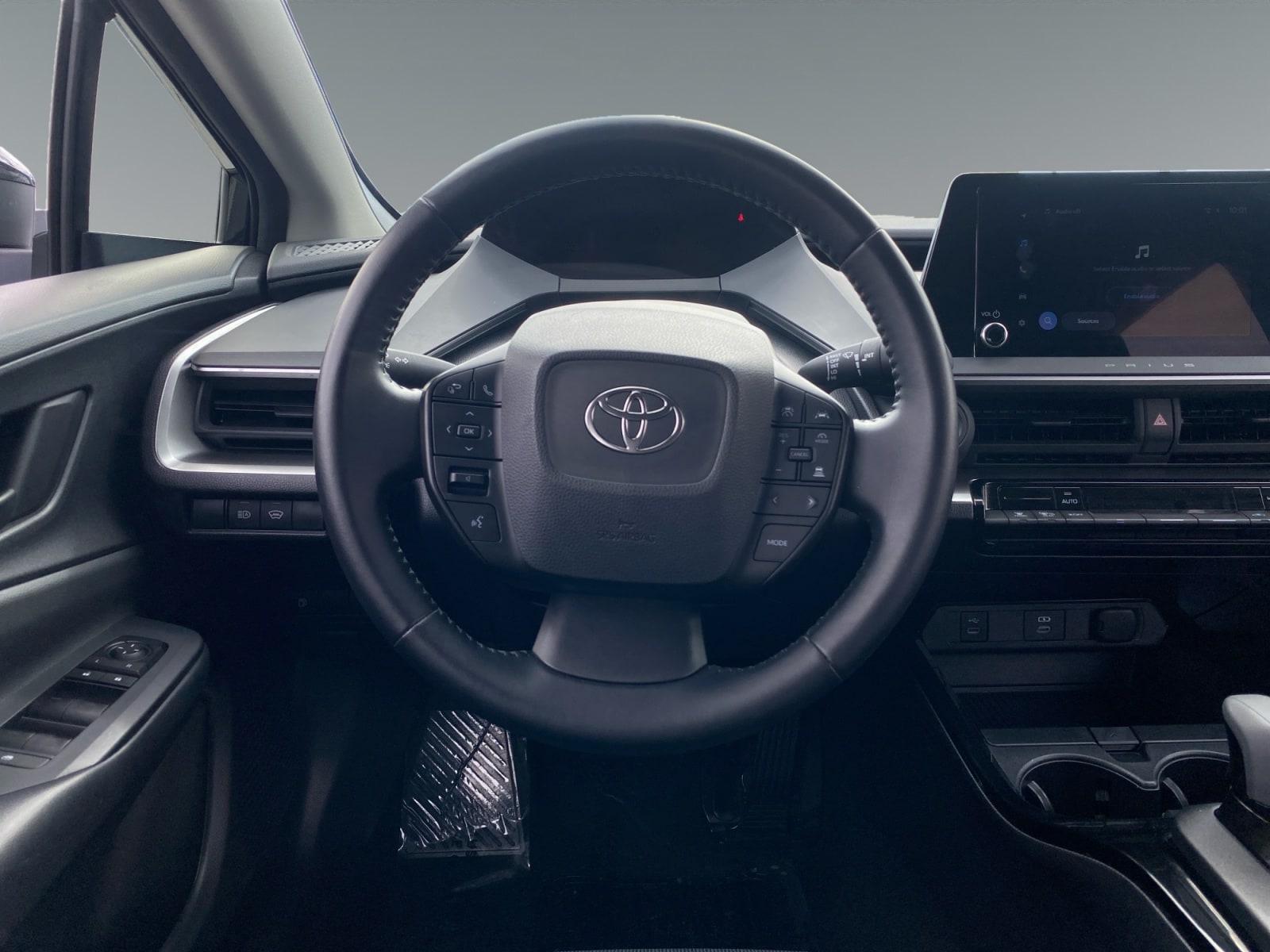 2025 Toyota Prius LE - Photo 12