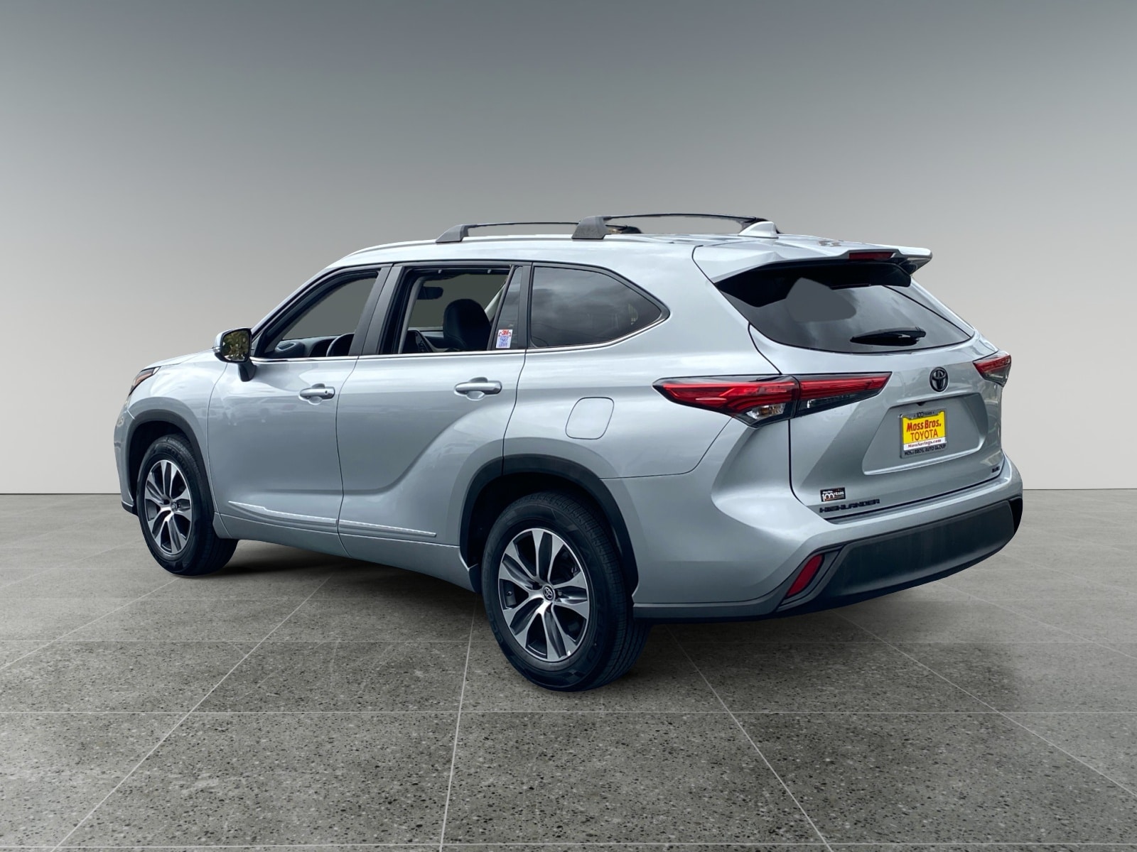 2023 Toyota Highlander XLE photo 3