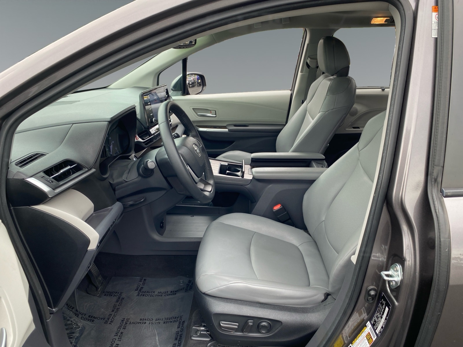 2023 Toyota Sienna XLE - Photo 9
