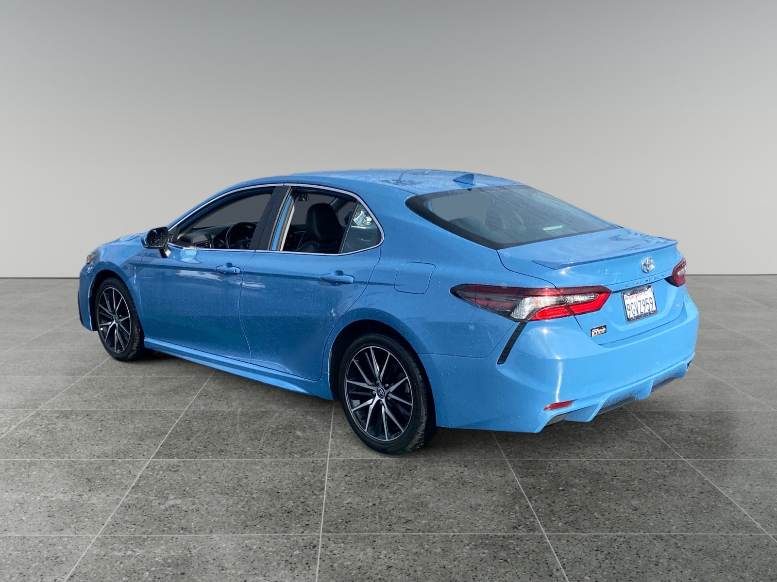 2023 Toyota Camry SE photo 3