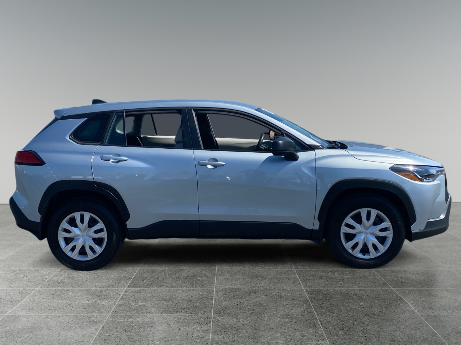 2025 Toyota Corolla Cross L photo 6