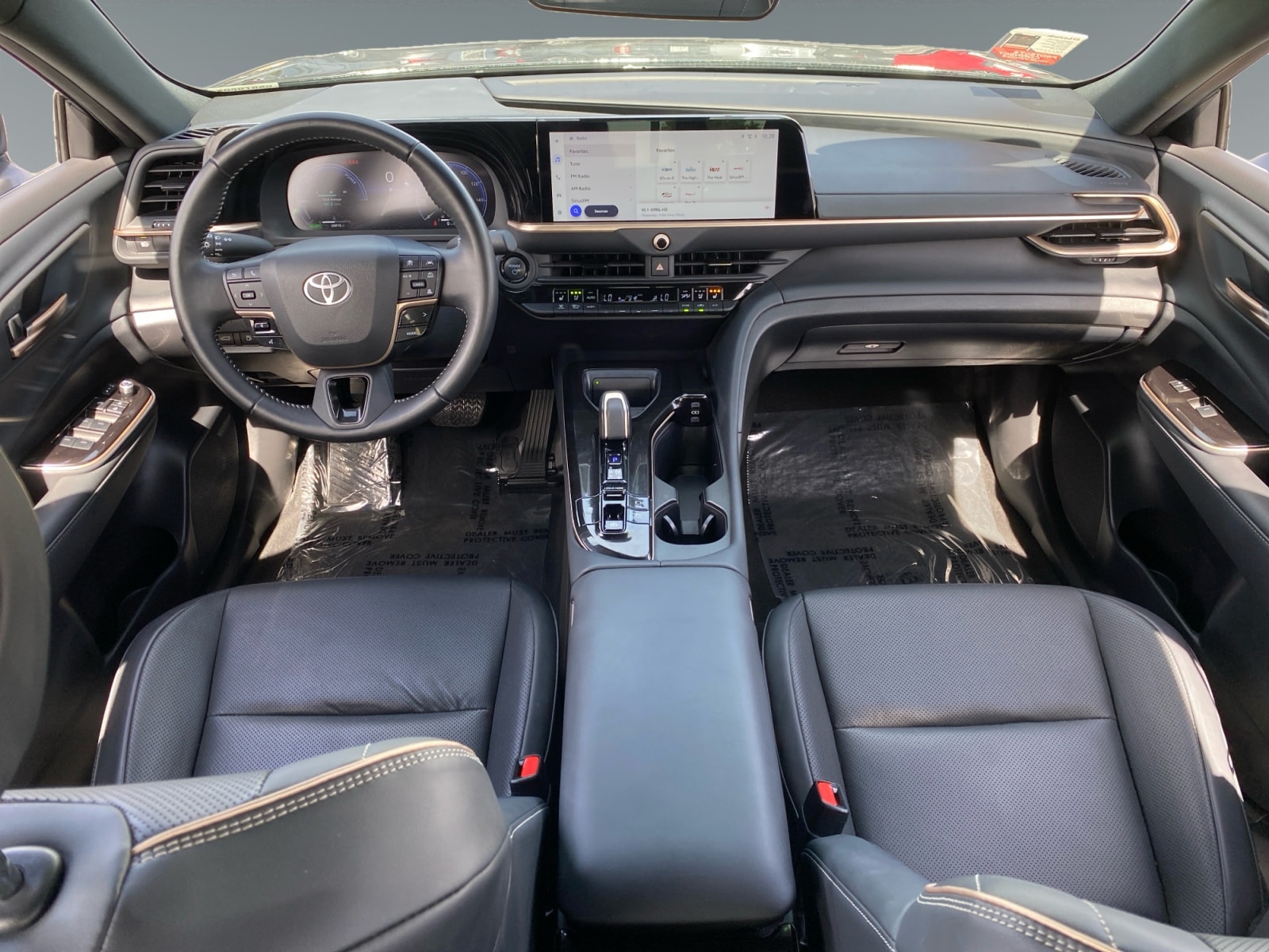 2025 Toyota Crown XLE - Photo 10