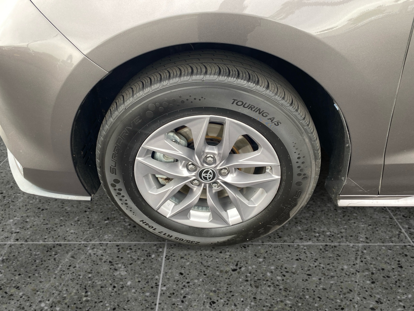 2023 Toyota Sienna XLE - Photo 14