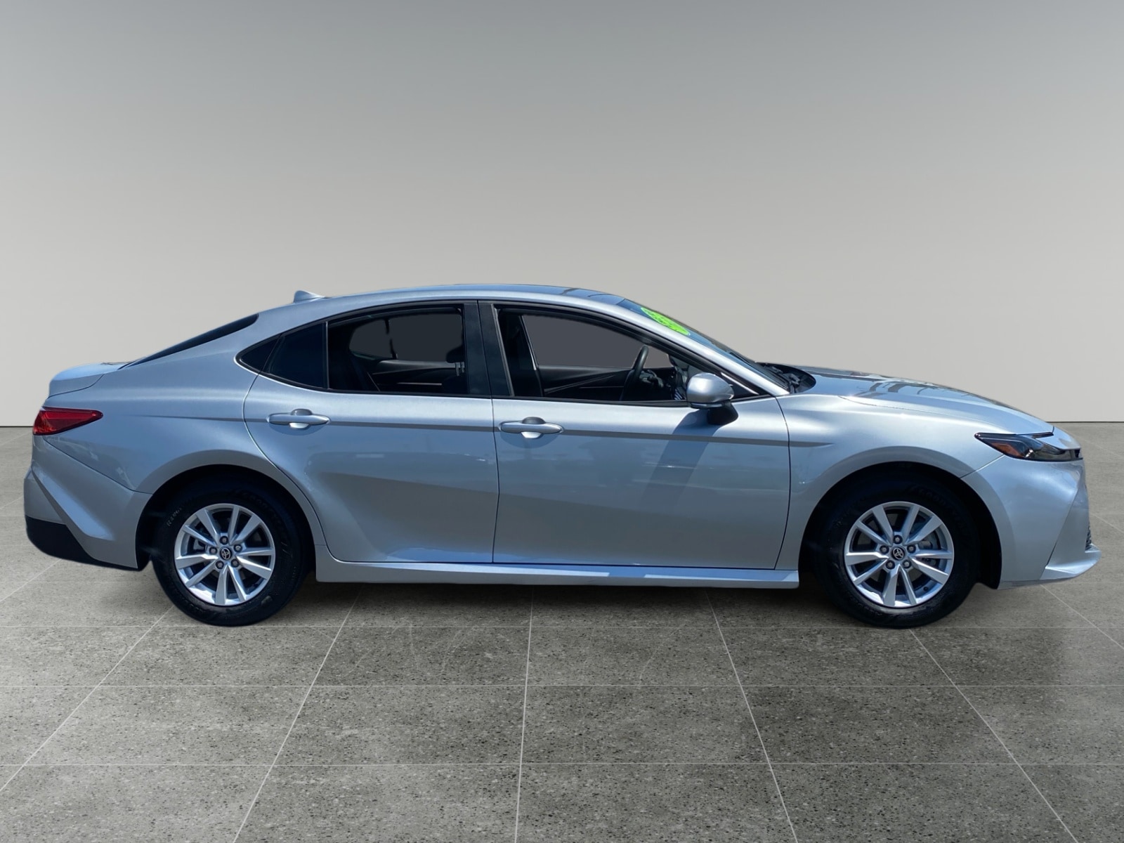 2025 Toyota Camry LE - Photo 6