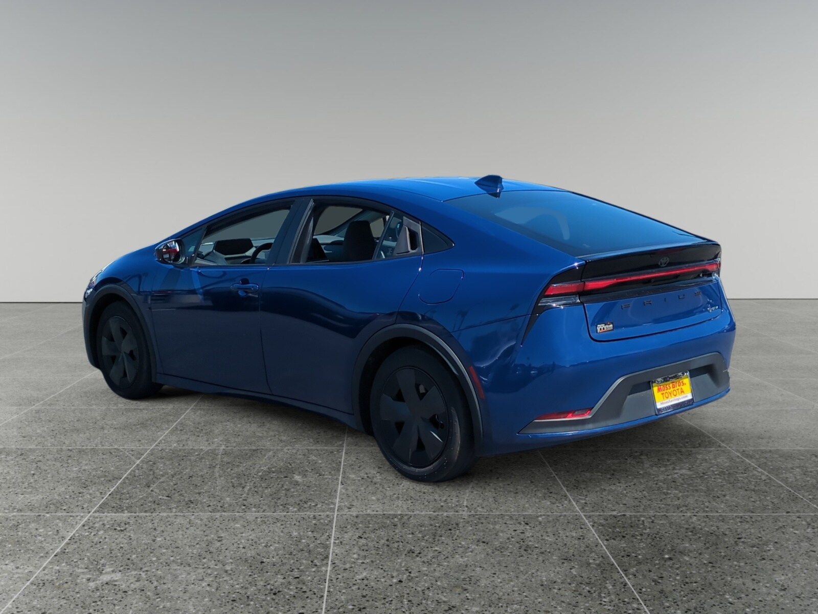 2023 Toyota Prius LE photo 3