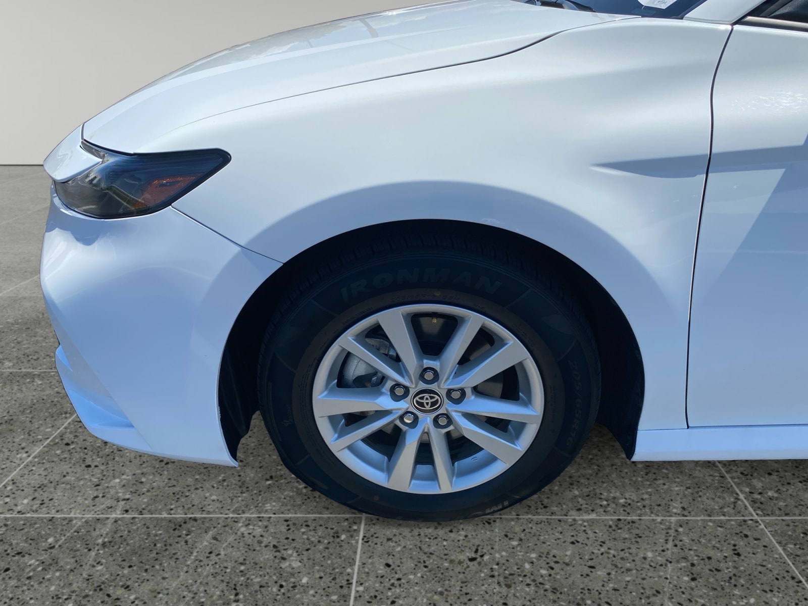 2025 Toyota Camry LE - Photo 14